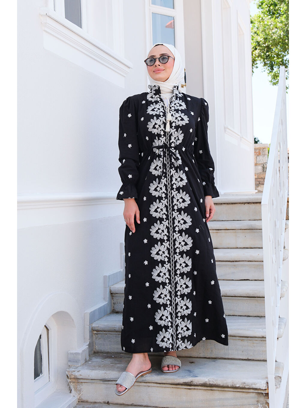 Çiçek Nakış Detay Elbise Siyah-1