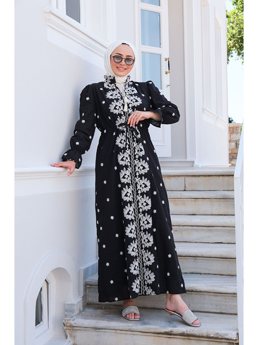 Çiçek Nakış Detay Elbise Siyah-3