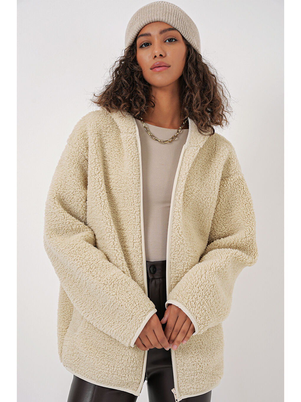 55456 Kadın Kapüşonlu Oversize Pelüş Ceket   Ekru