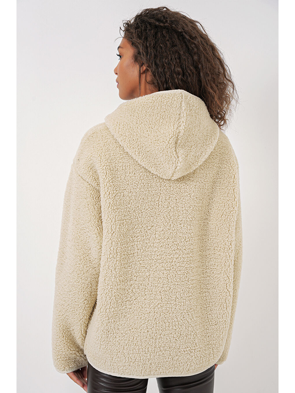 55456 Kadın Kapüşonlu Oversize Pelüş Ceket   Ekru-5