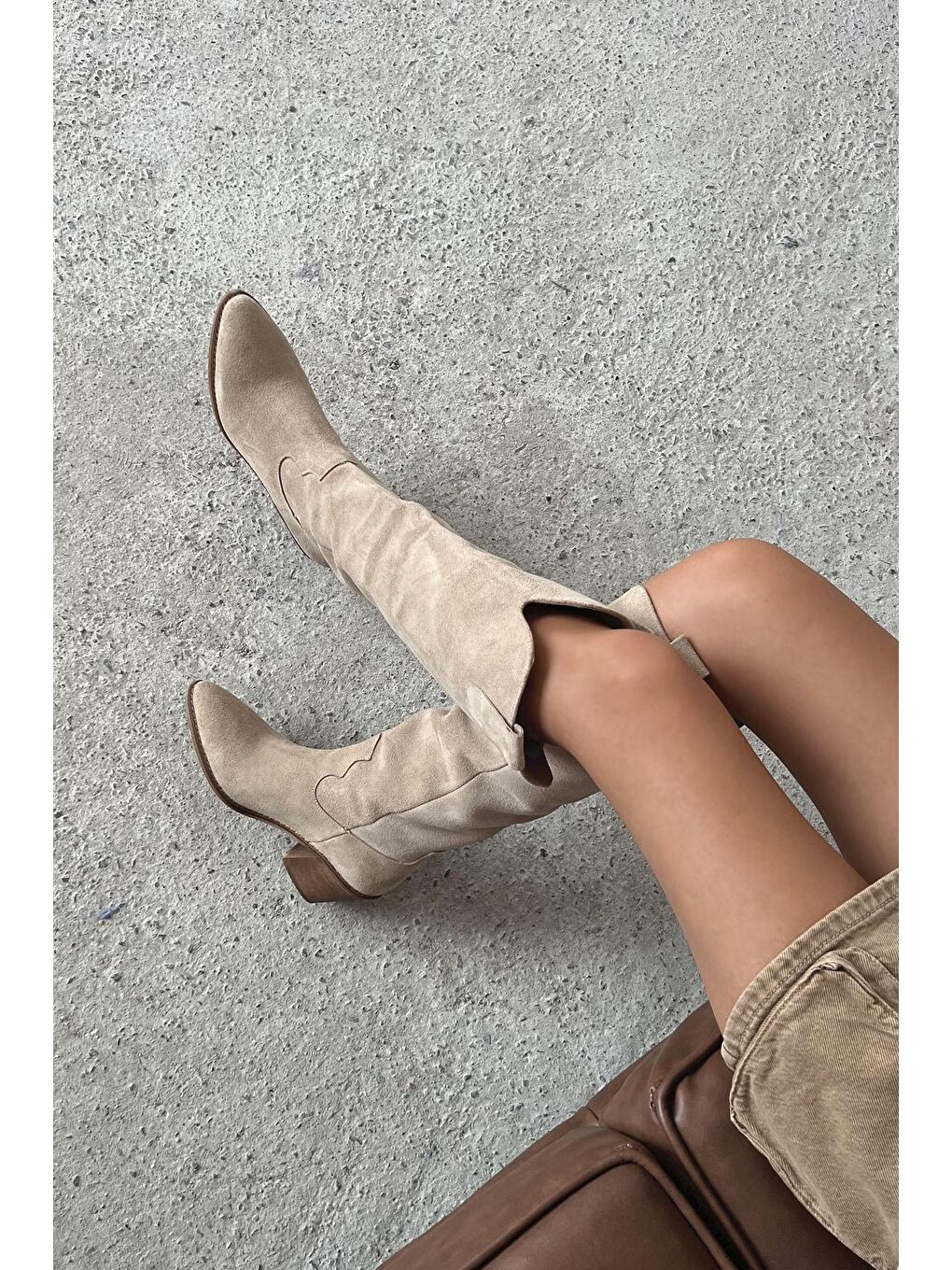 Nemy  Kadın Sivri Burun Hakiki Süet Deri Çizme Bej-1