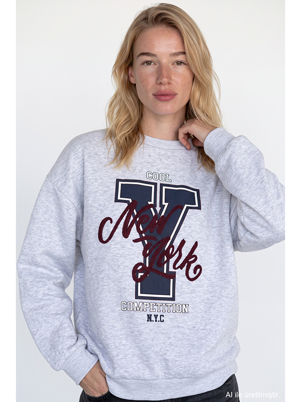 Beyaz Y Baskılı Nakışlı Sweatshirt Karmelanj