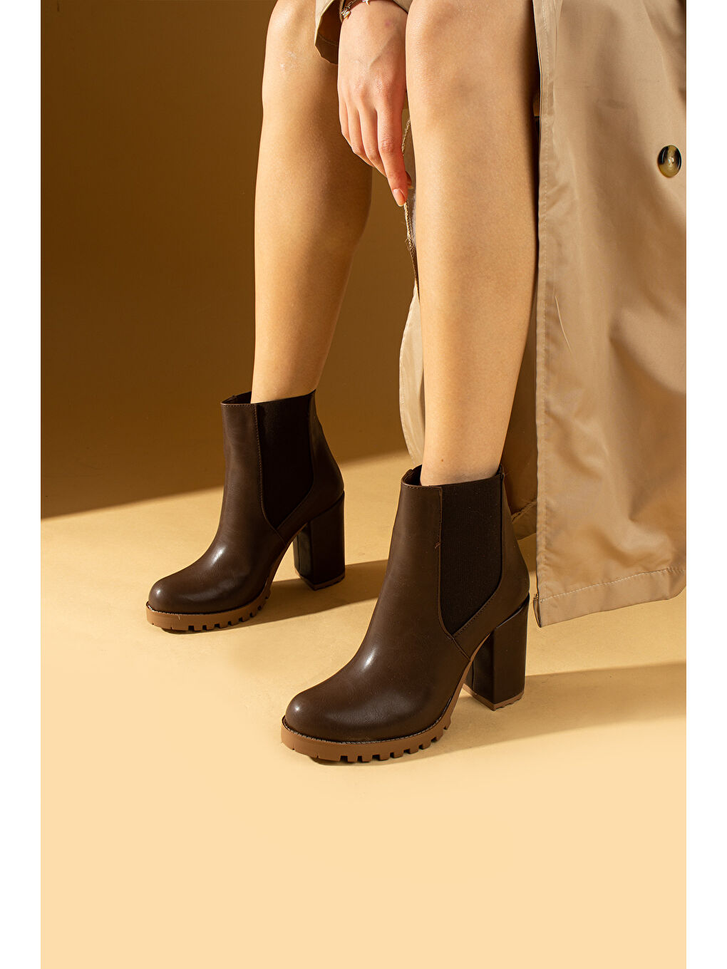 Kahverengi Kalın Topuklu Lastikli Rahat Taban Bilekte Kadın Bot 51-5010-24Cilt