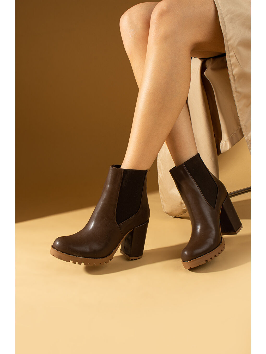 Kahverengi Kalın Topuklu Lastikli Rahat Taban Bilekte Kadın Bot 51-5010-24Cilt-2