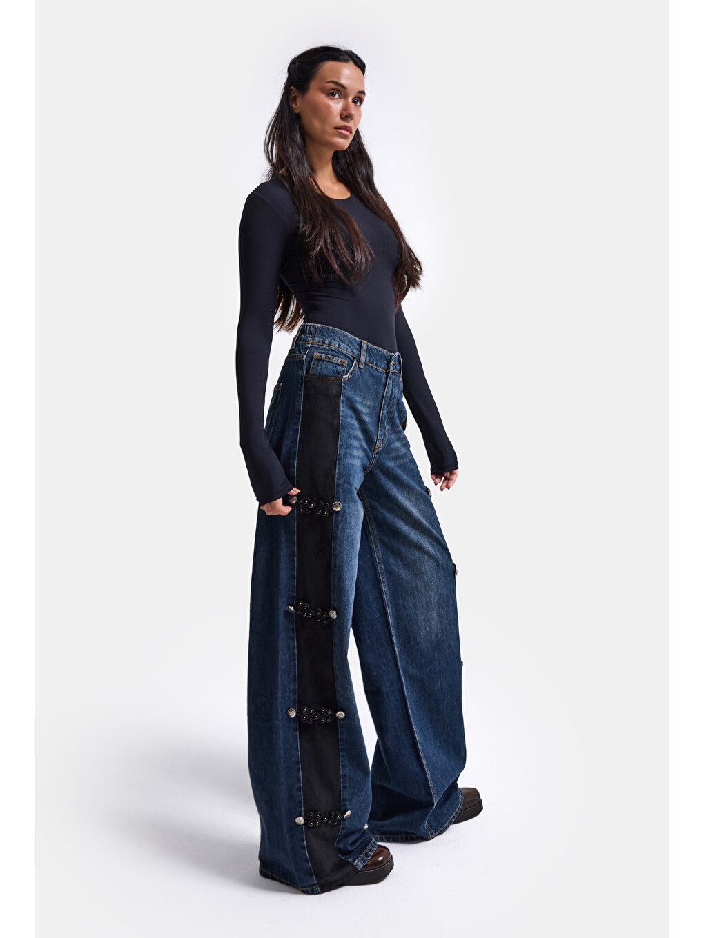 Kadın Mavi Straight Fit Süet Detaylı Özel Tasarım Napolyon Denim Jean-1
