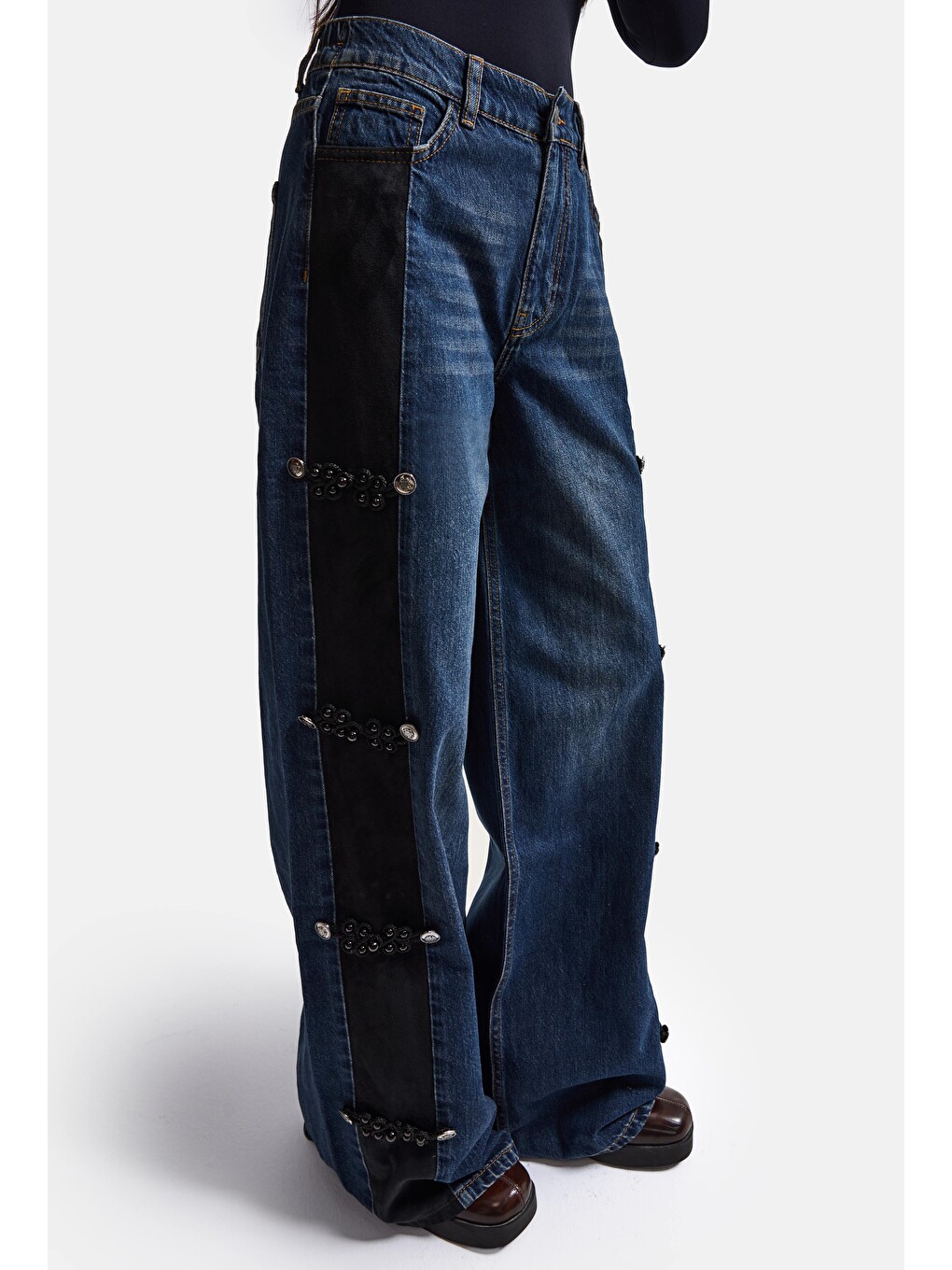 Kadın Mavi Straight Fit Süet Detaylı Özel Tasarım Napolyon Denim Jean-4