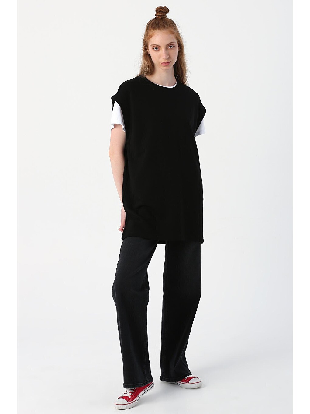 Siyah Oversize Pamuklu Yırtmaç Detaylı Basic Süveter-1