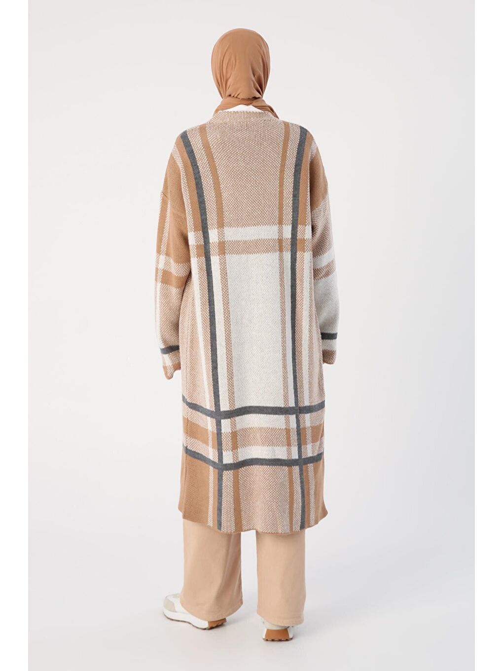 Kahverengi Sütlü Kahve Büyük Ekose Desenli Triko Hırka-3