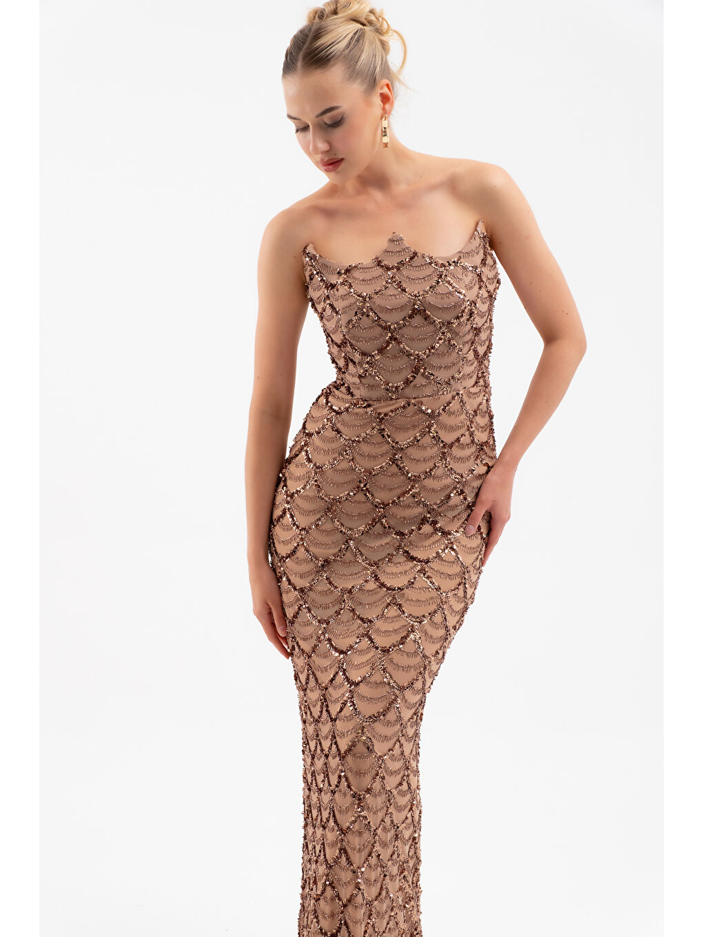Kadın Kahverengi Dar Kalıp Straplez Boncuk İşlemeli Uzun Abiye Elbise-2