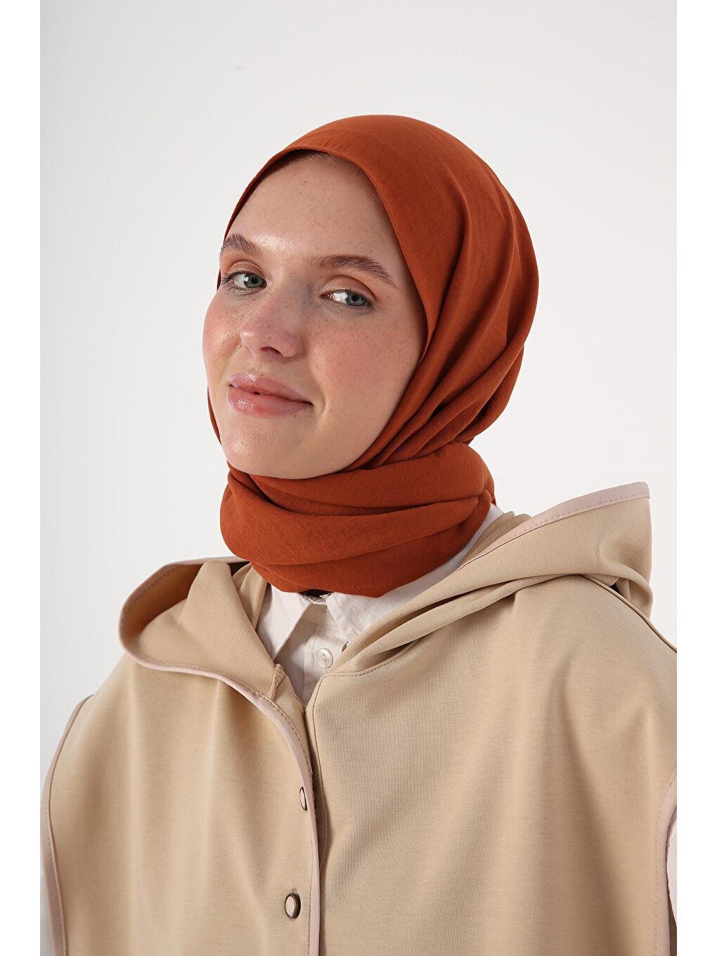 Bej Yarım Patlı Kapüşonlu Örme Süveter-4