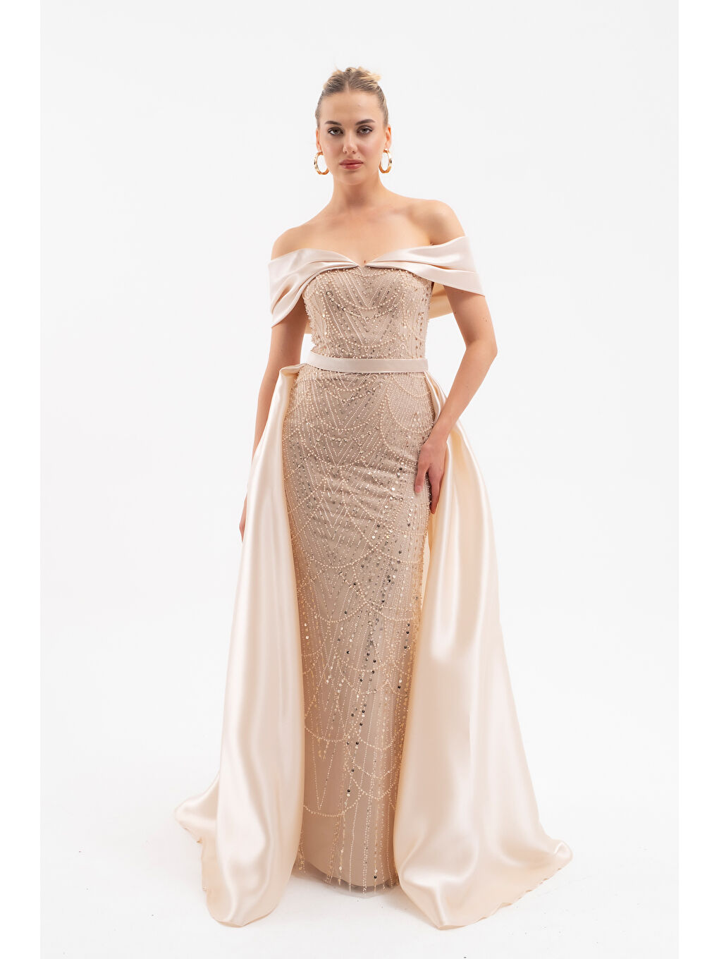 Kadın Bej Kayık Yaka Kuyruklu Uzun Abiye Elbise-1