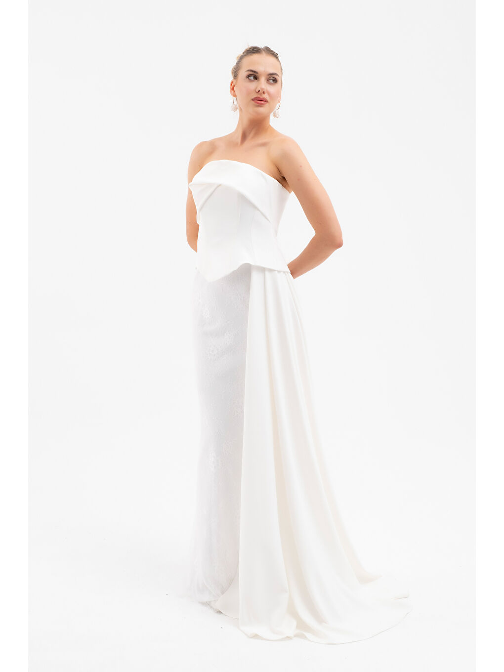 Kadın Beyaz Straplez Yaka Dantel Detay Uzun Abiye Elbise-1