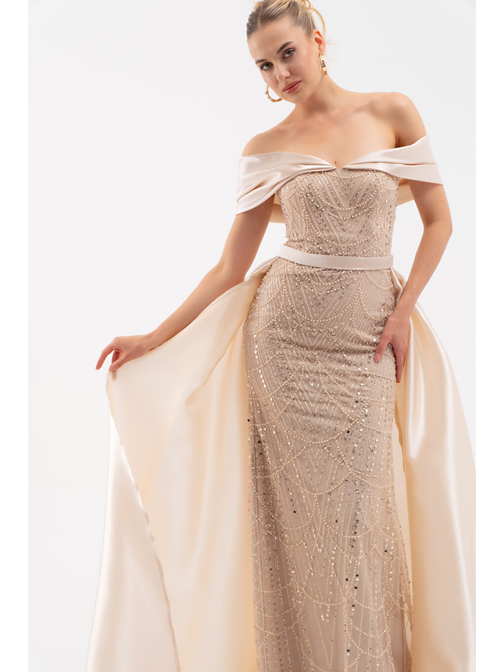 Kadın Bej Kayık Yaka Kuyruklu Uzun Abiye Elbise-2