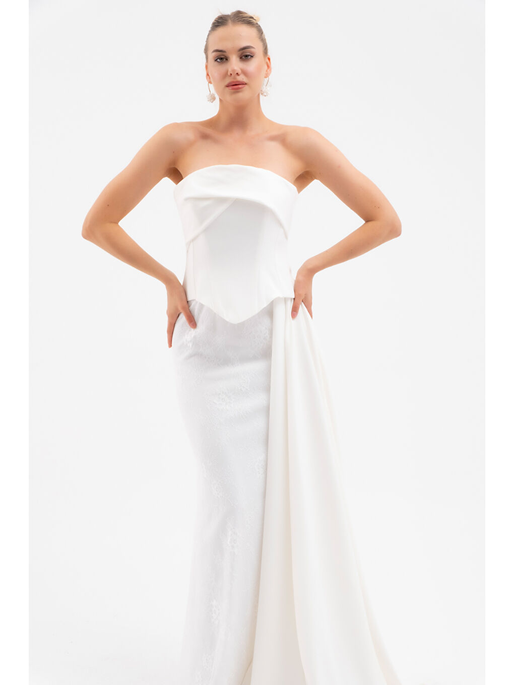 Kadın Beyaz Straplez Yaka Dantel Detay Uzun Abiye Elbise-2