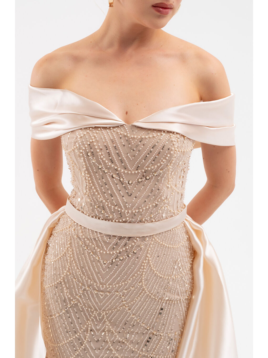 Kadın Bej Kayık Yaka Kuyruklu Uzun Abiye Elbise-4