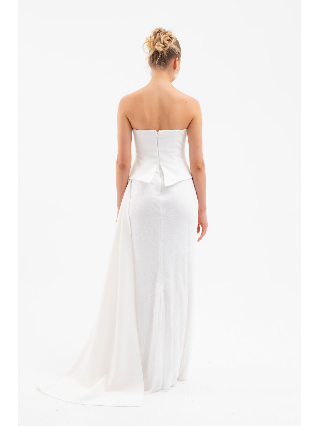 Kadın Beyaz Straplez Yaka Dantel Detay Uzun Abiye Elbise-5