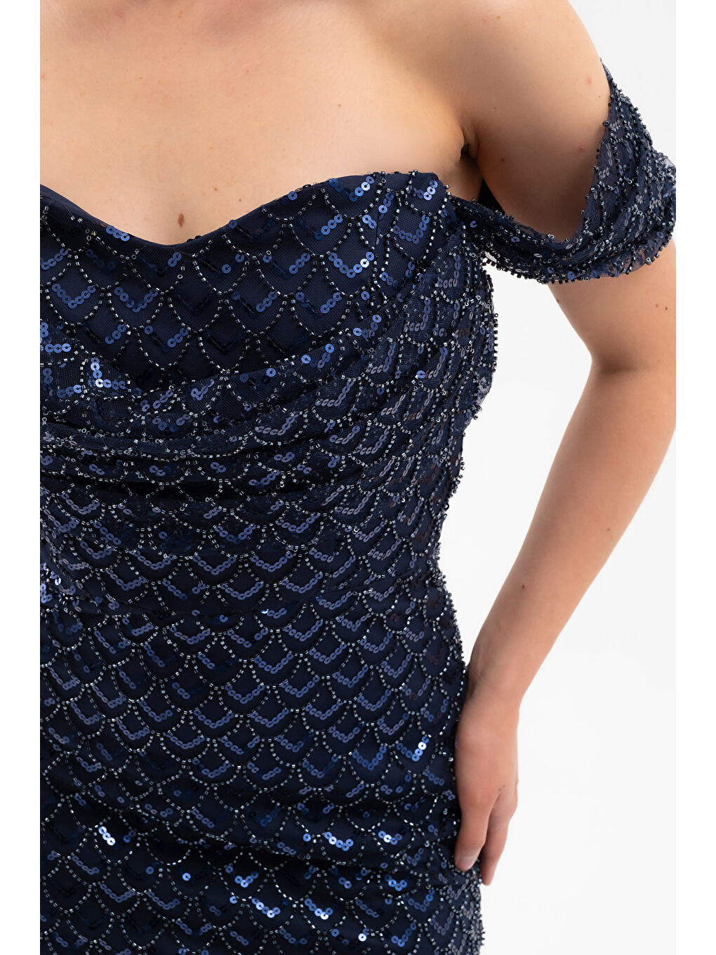 Kadın Lacivert Madonna Yaka Boncuklu Uzun Abiye Elbise-4