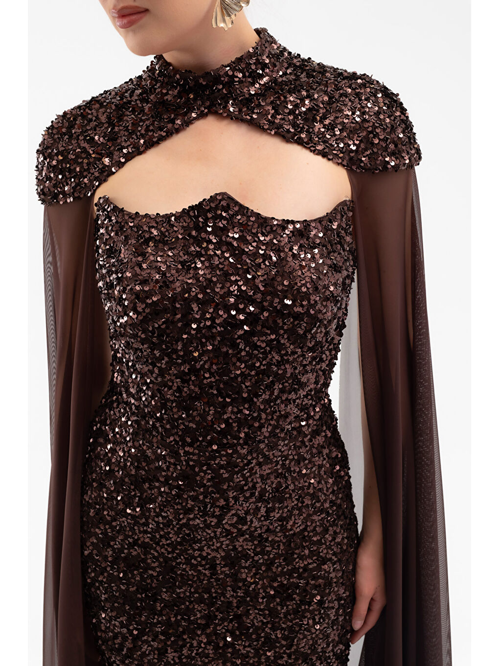 Kadın Kahverengi Tül Pelerinli Straplez Uzun Pullu Abiye Elbise-3