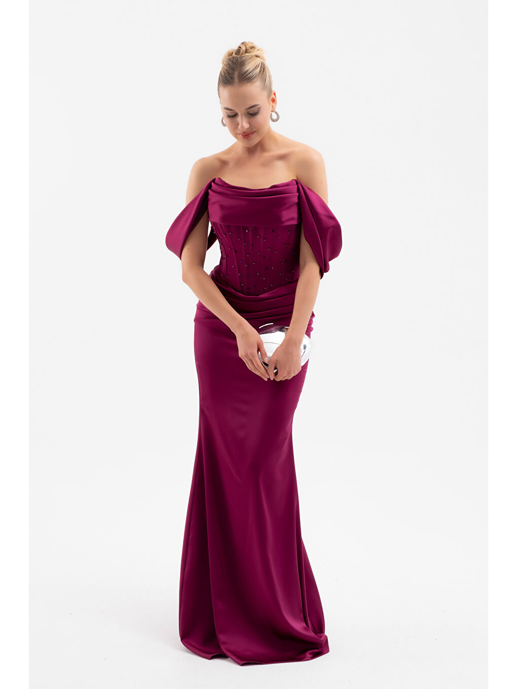 Kadın Mürdüm Kayık Yaka Boncuklu Uzun Saten Abiye Elbise