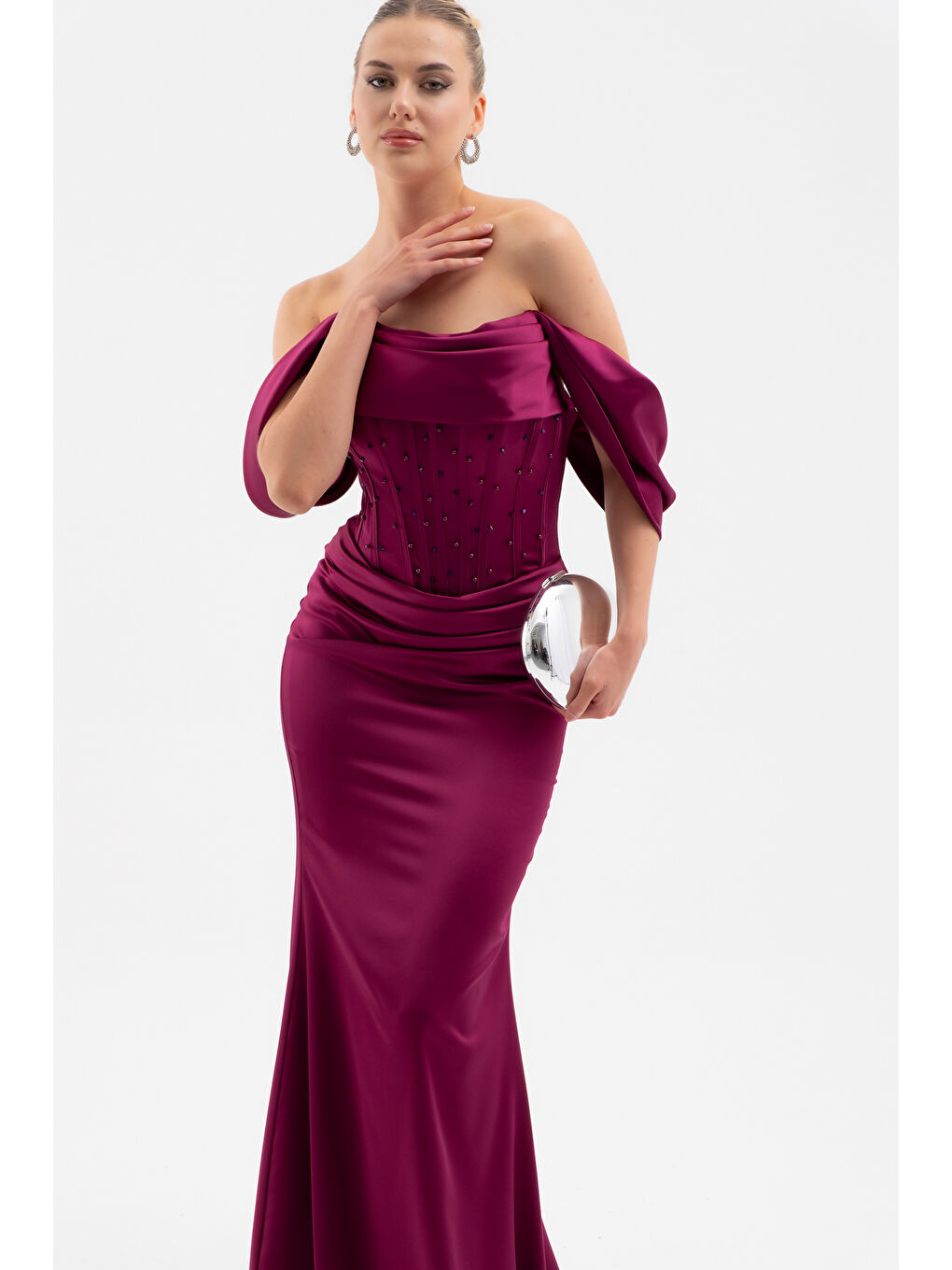 Kadın Mürdüm Kayık Yaka Boncuklu Uzun Saten Abiye Elbise-1