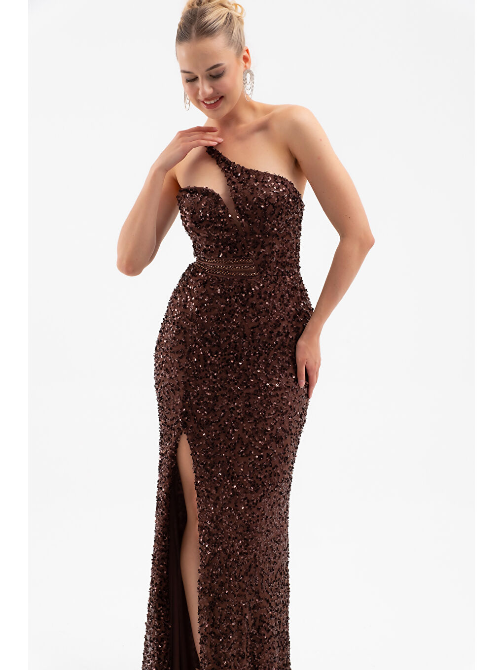 Kadın Kahverengi Bel Transparan Yırtmaçlı Payetli Uzun Abiye Elbise-2