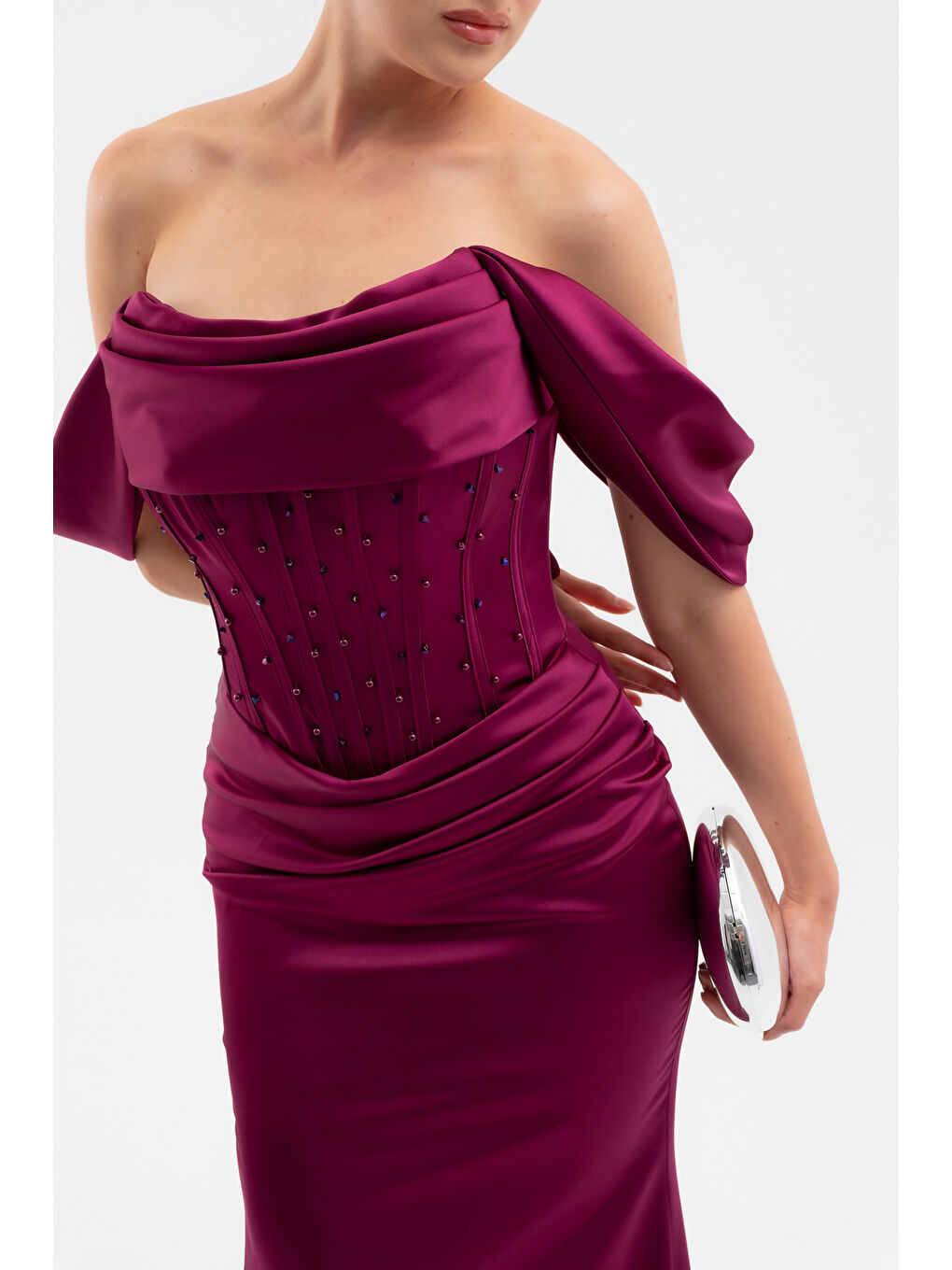 Kadın Mürdüm Kayık Yaka Boncuklu Uzun Saten Abiye Elbise-4