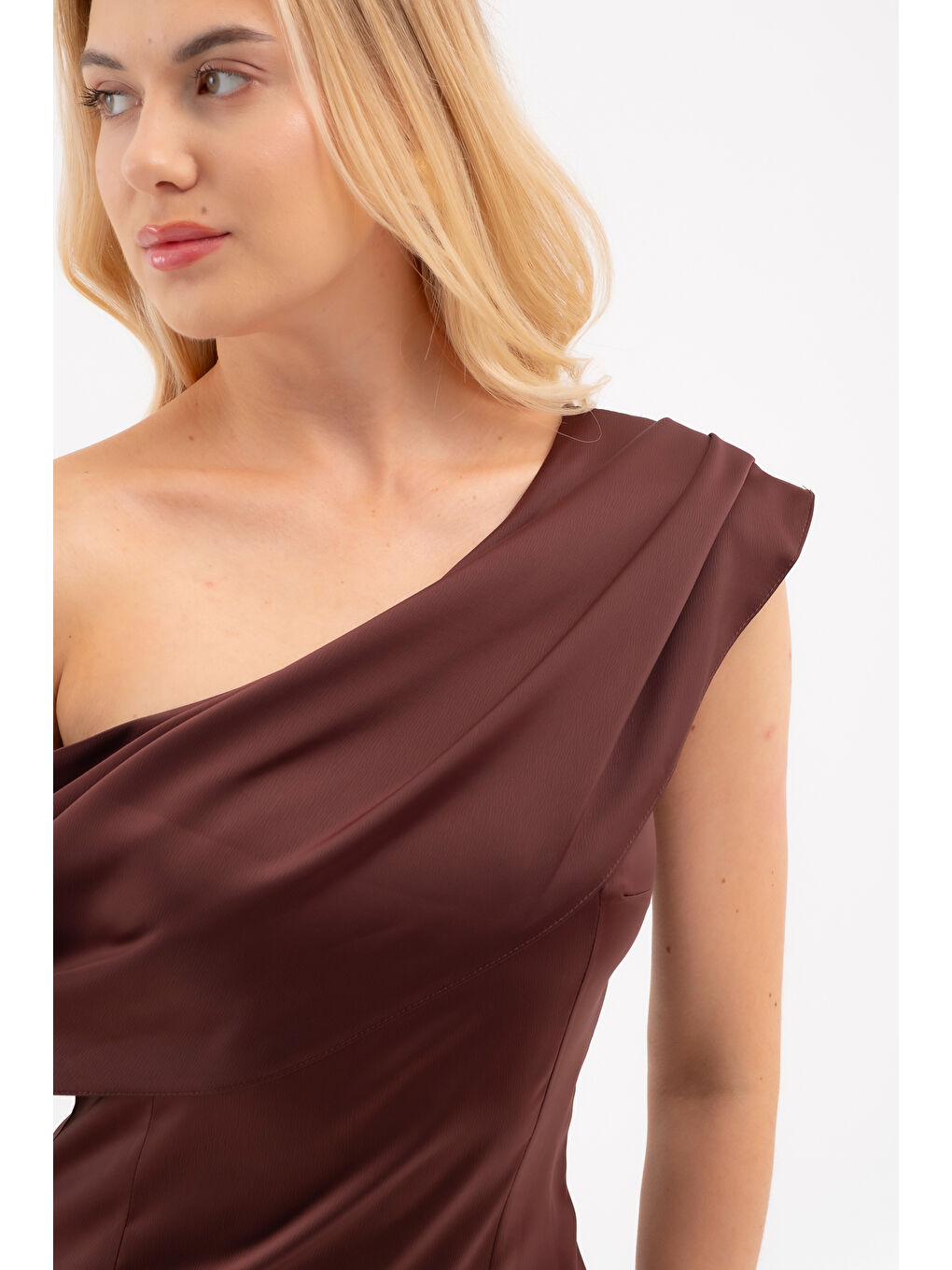 Kadın Kahverengi Degaje Yaka Saten Elbise-3