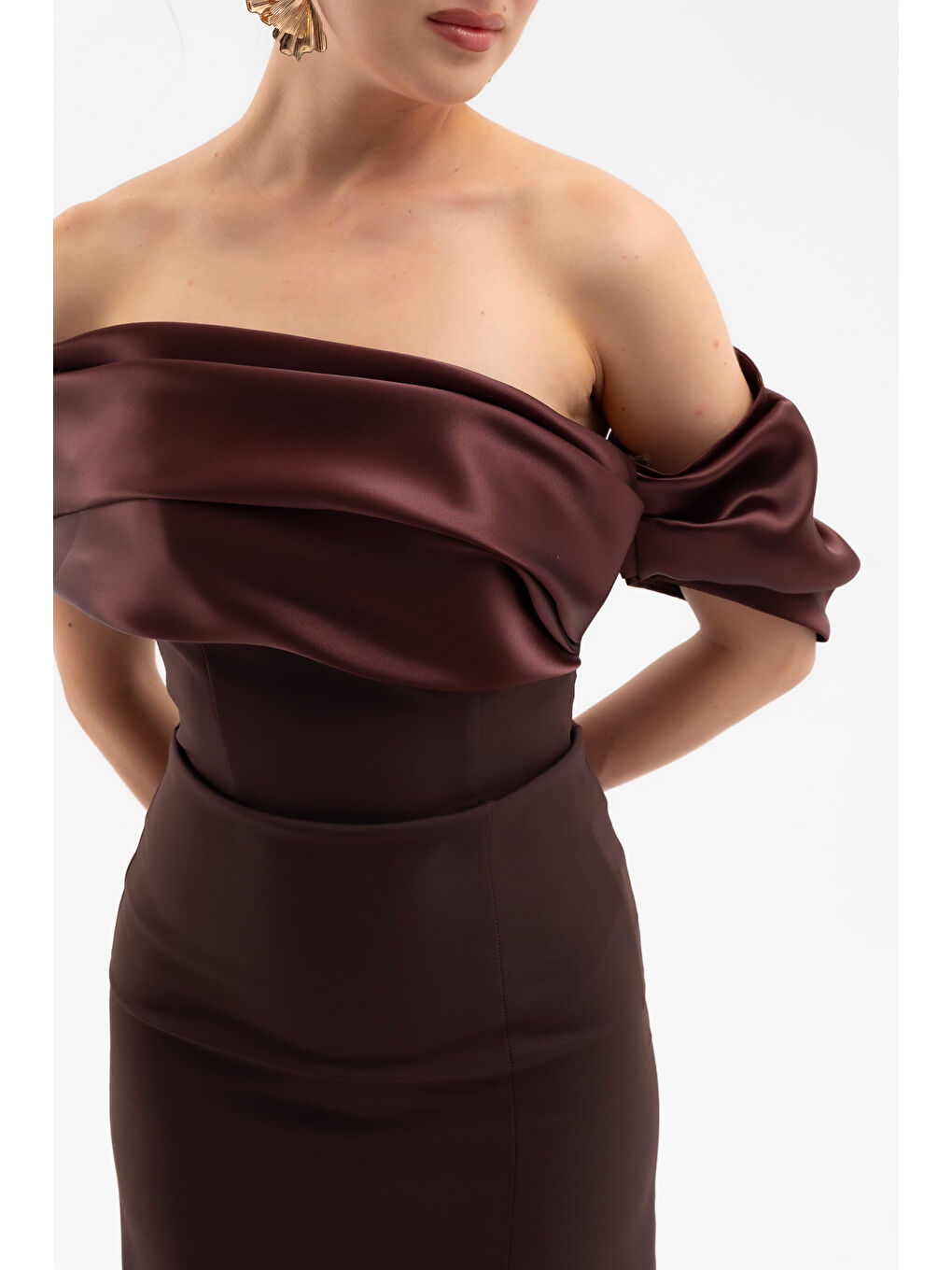 Kadın Kahverengi Yaka Detaylı Yırtmaçlı Uzun Abiye Elbise-3