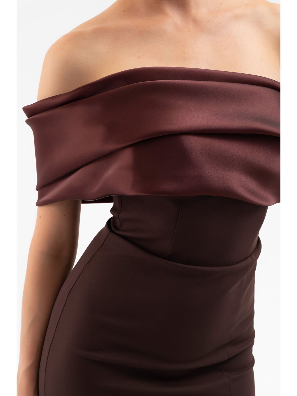 Kadın Kahverengi Yaka Detaylı Yırtmaçlı Uzun Abiye Elbise-4