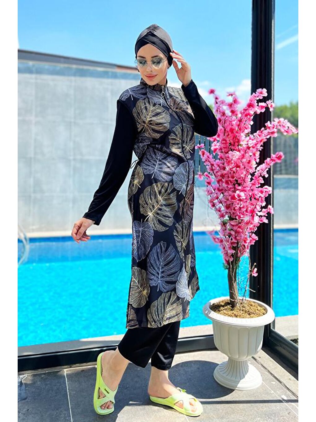 Siyah Tam Kapalı Mayo R4403 Semra