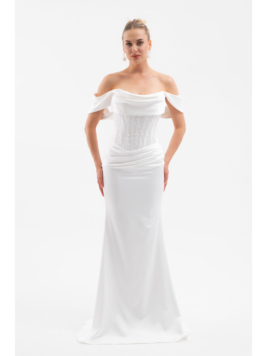 Kadın Beyaz Kayık Yaka Boncuklu Uzun Saten Abiye Elbise-3