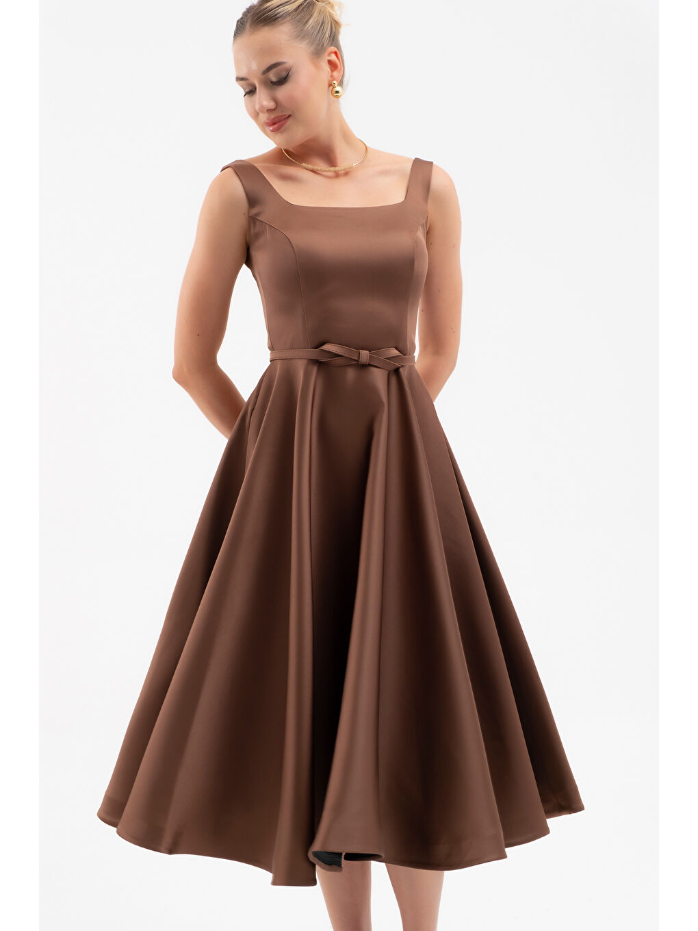 Kadın Kahverengi Kare Yaka Kemerli Midi Söz Nişan Elbisesi