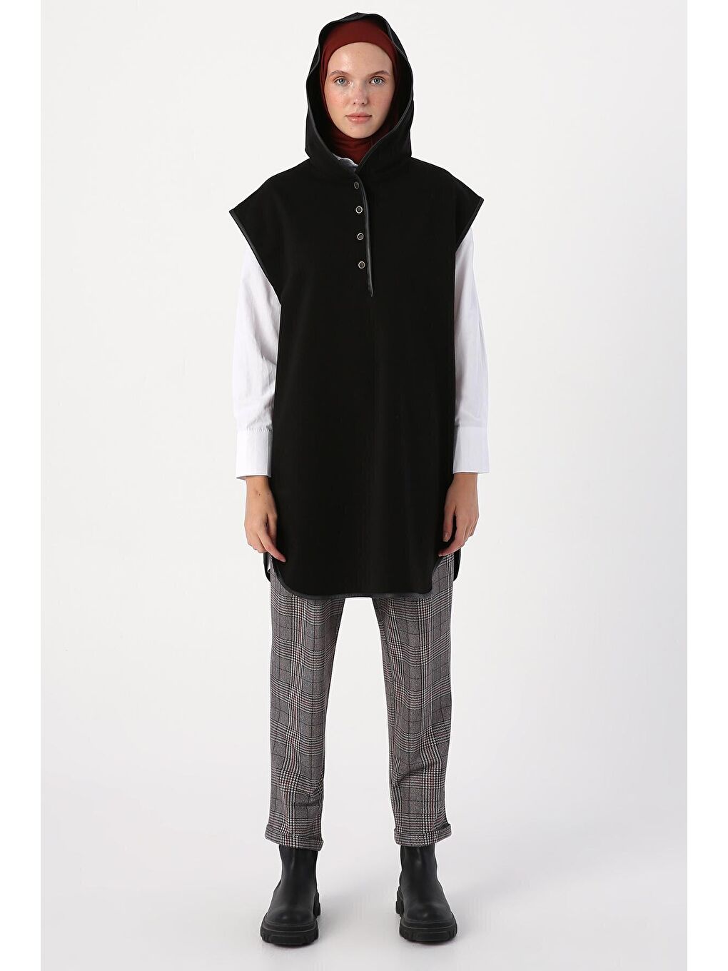 Siyah Yarım Patlı Kapüşonlu Örme Süveter-1