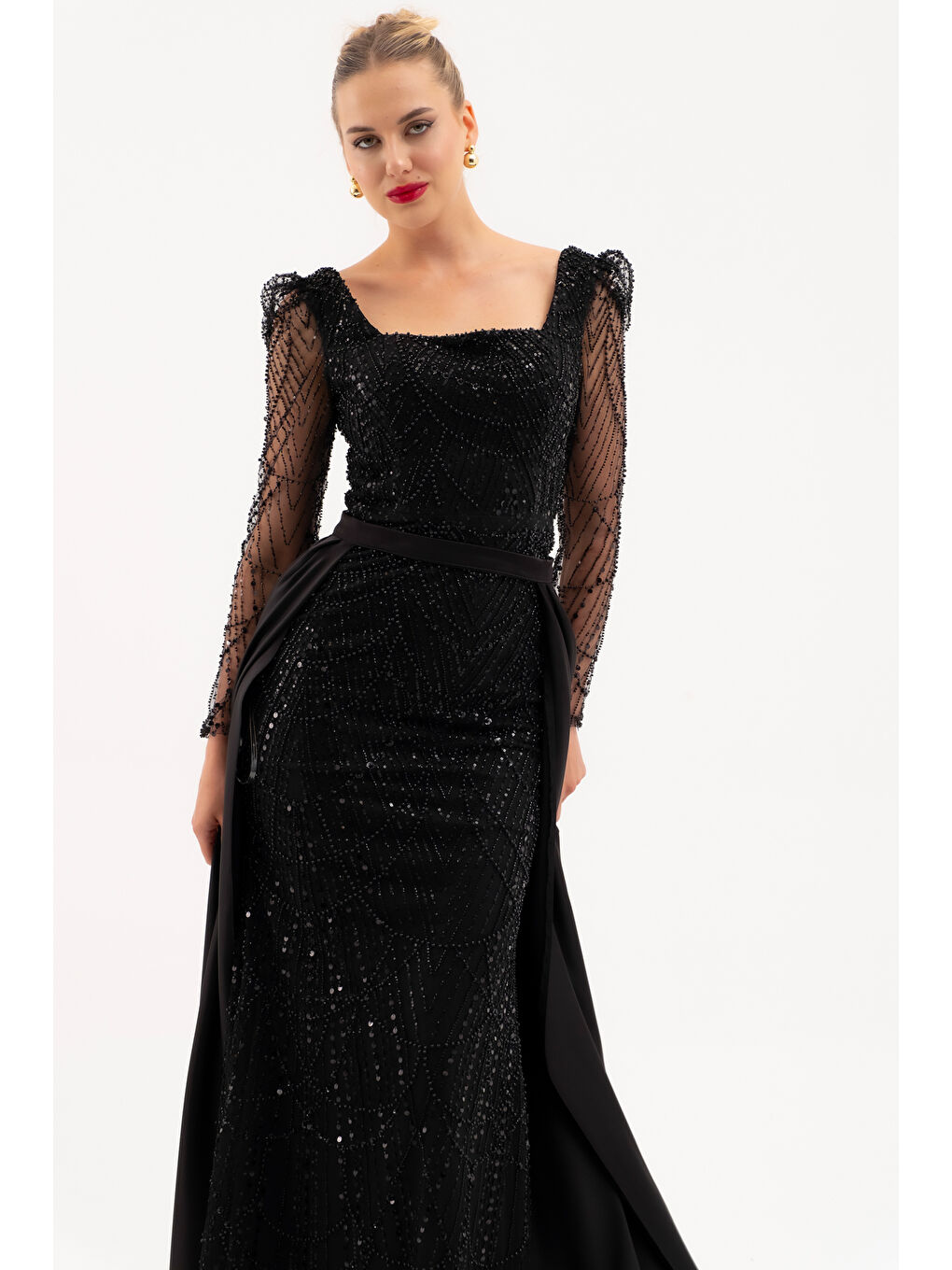 Kadın Siyah Uzun Kol Taşlı Saten Kuyruk Aksesuarlı Abiye-1