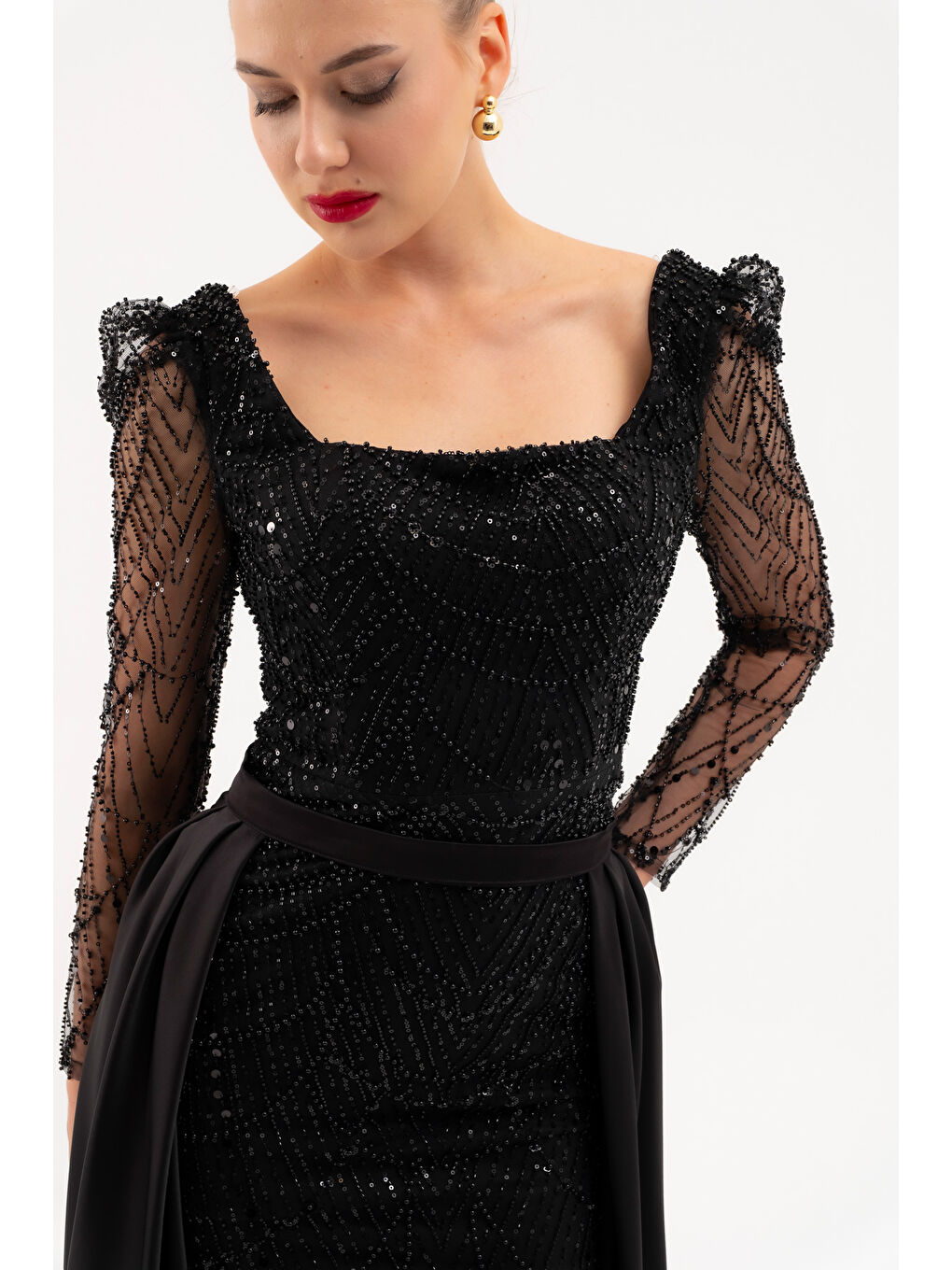 Kadın Siyah Uzun Kol Taşlı Saten Kuyruk Aksesuarlı Abiye-4