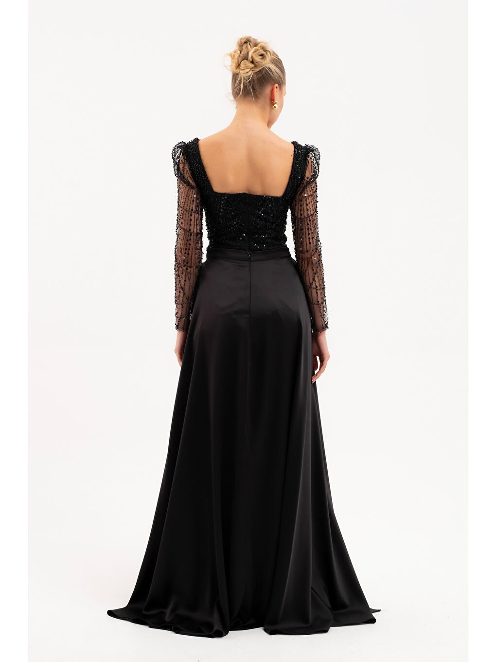 Kadın Siyah Uzun Kol Taşlı Saten Kuyruk Aksesuarlı Abiye-5