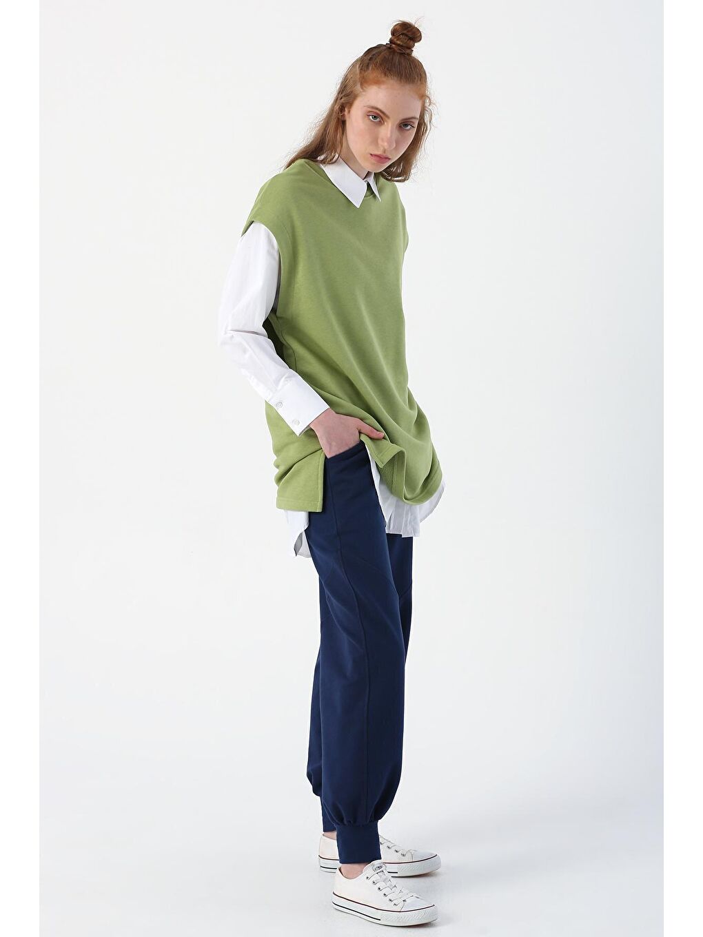 Fıstık Yeşili Oversize Pamuklu Yırtmaç Detaylı Basic Süveter-4