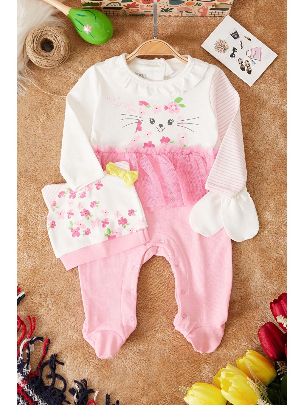 Pembe Çiçek Baskılı Tüllü Kız Bebek Şapkalı Tulum Takımı 17510