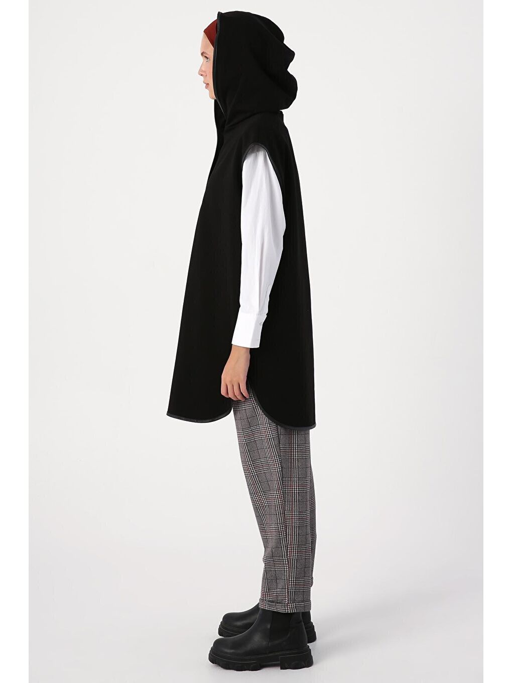 Siyah Yarım Patlı Kapüşonlu Örme Süveter-2