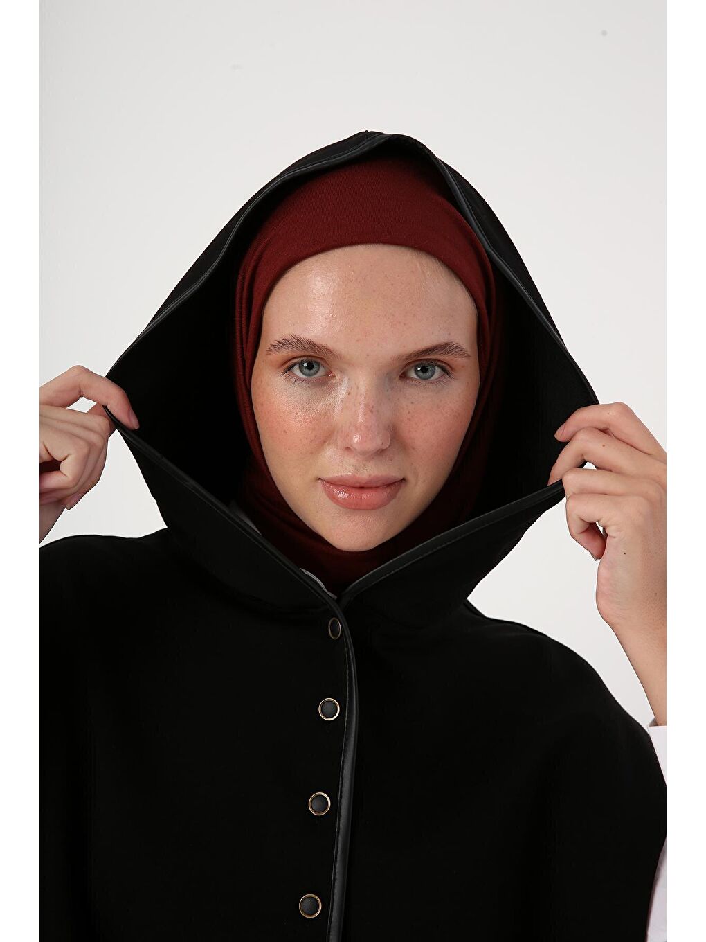 Siyah Yarım Patlı Kapüşonlu Örme Süveter-4