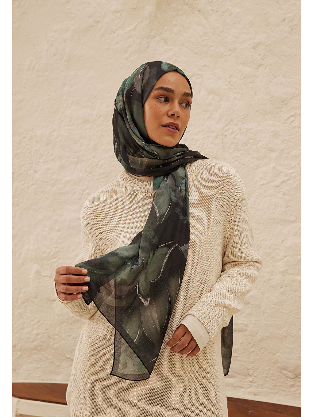 Dark Garden Desen Rami Şal Siyah