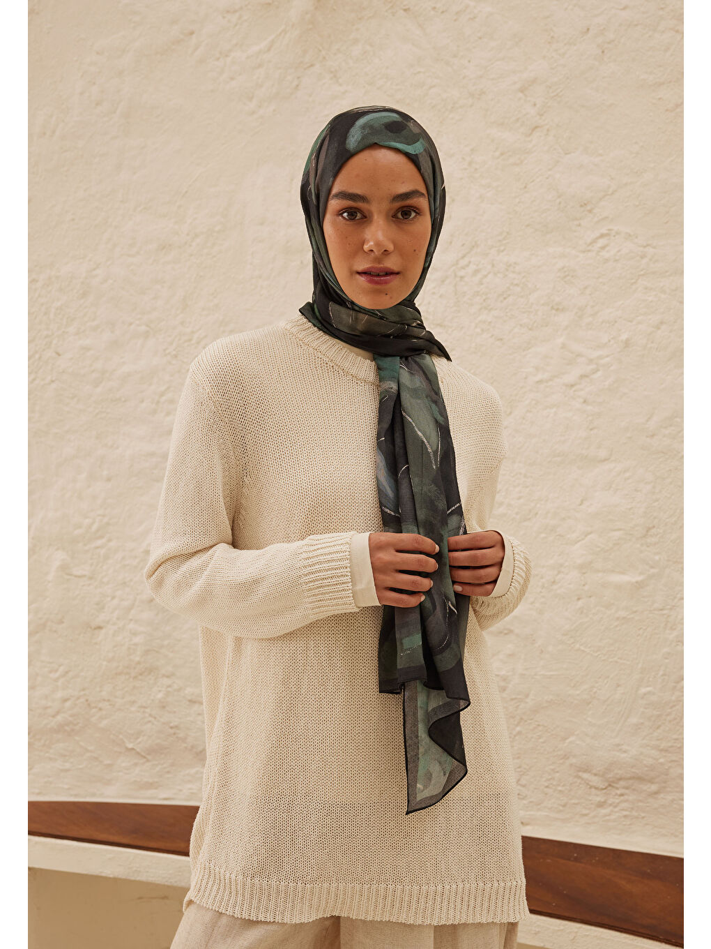 Dark Garden Desen Rami Şal Siyah-2