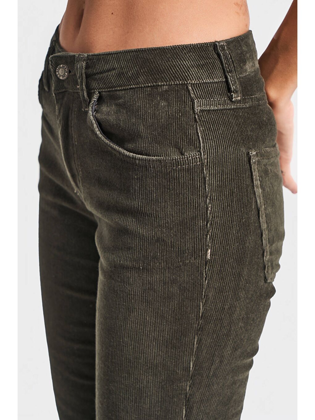 Kadın Haki Renk 26w5-15 Low Waist Flare Fit İnce Fitilli Velvet Kadife Kumaş Pantolon-3