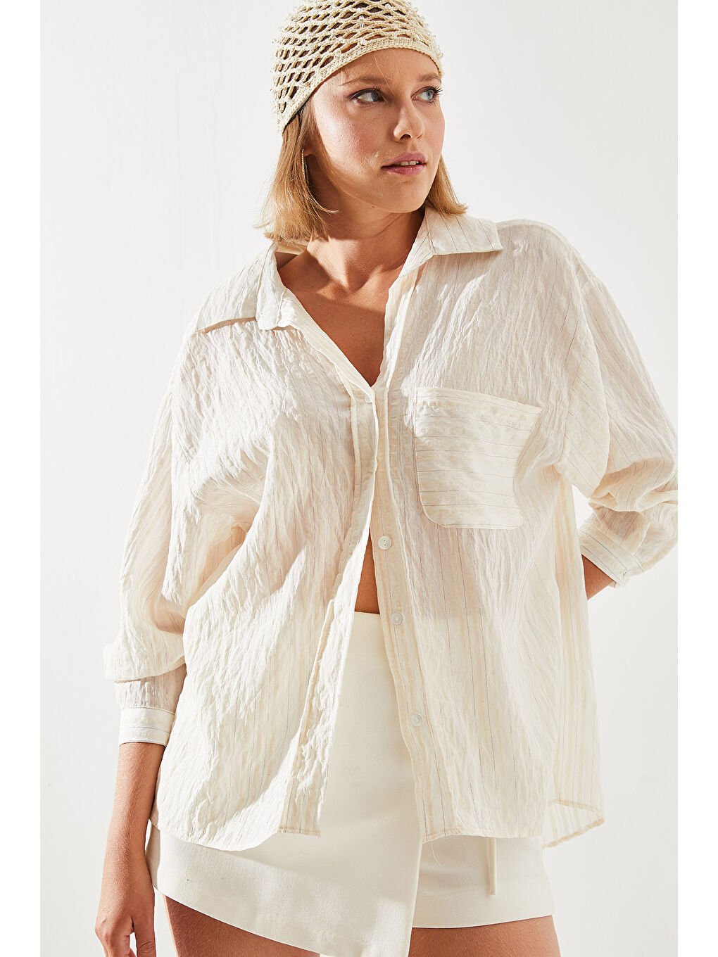 Ekru Kadın V Yaka Kendinden Çizgili Sim Detaylı Tek Cepli Oversize Gömlek-1