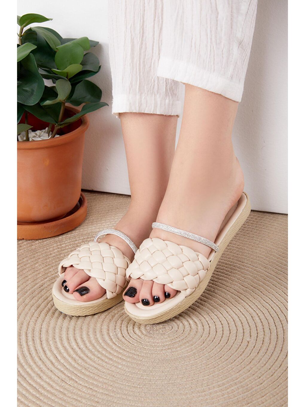 Kadın Bej Taşlı Terlik - 25542