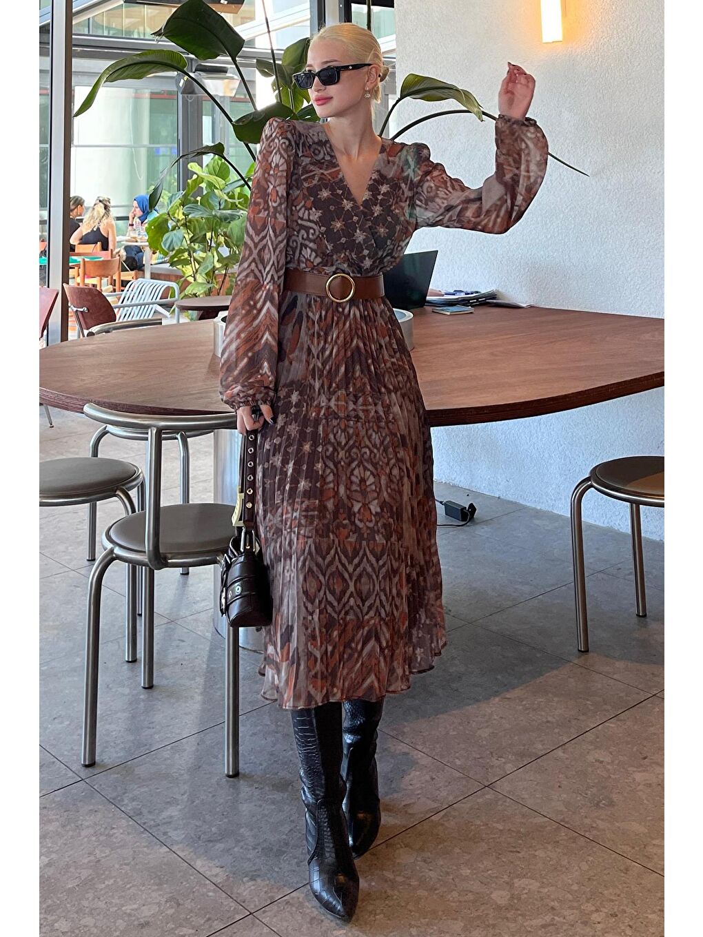 Turuncu V Yaka Beli Lastikli Desenli Şifon Elbise Mg2225