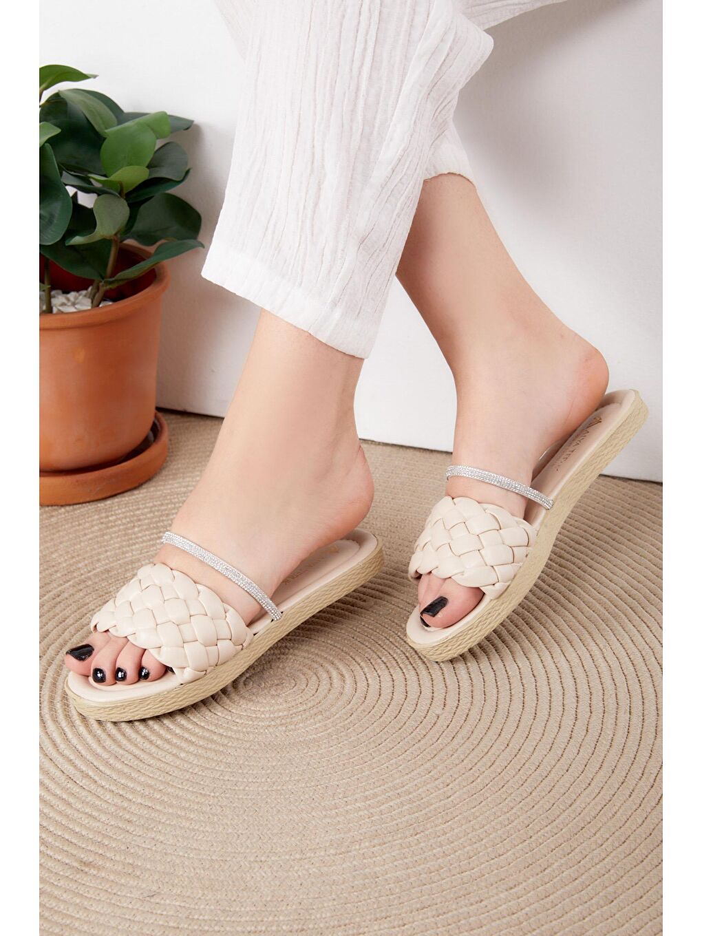 Kadın Bej Taşlı Terlik - 25542-2