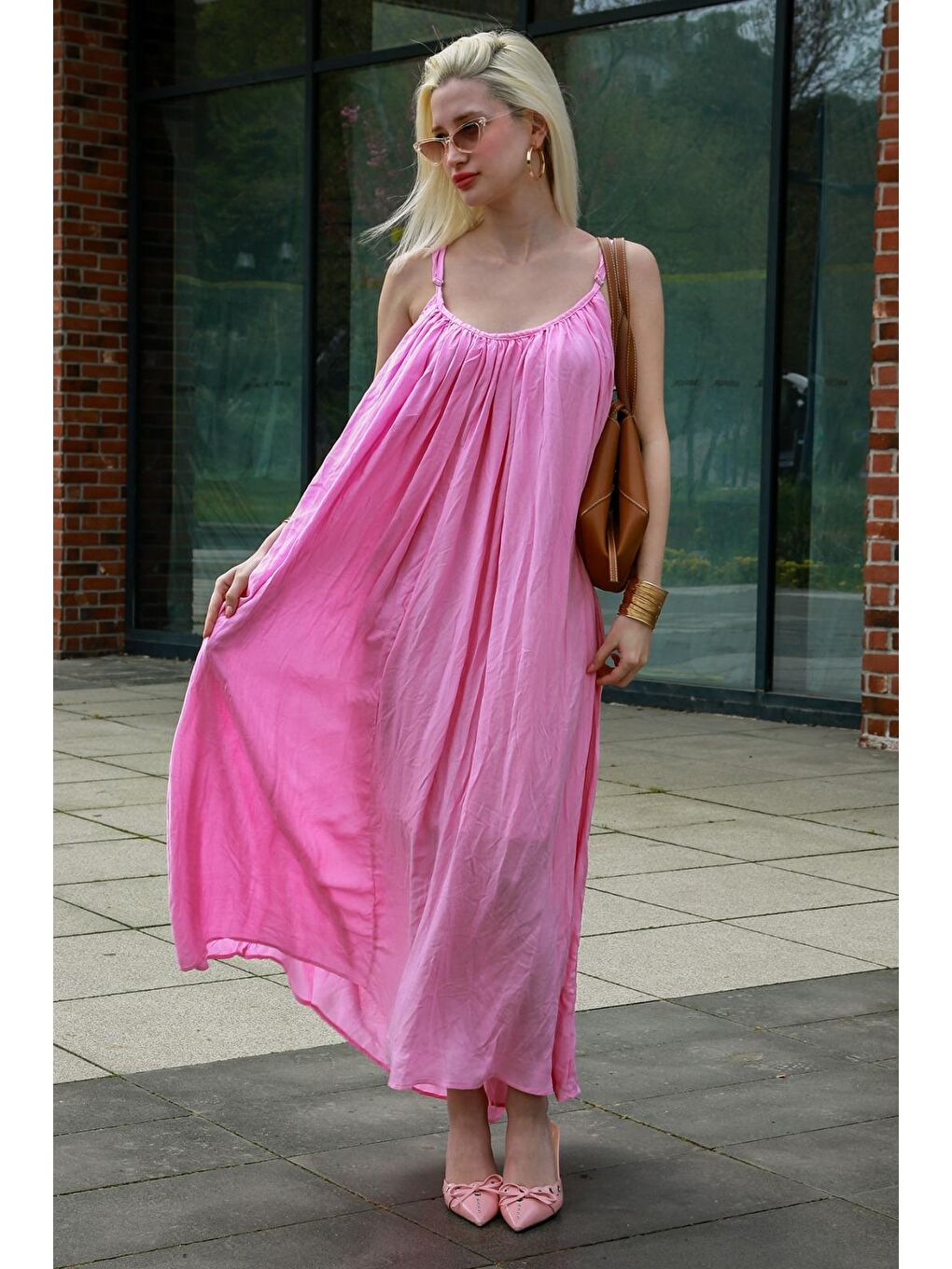 Pembe Halter Yaka Yırtmaç Detaylı Desenli Uzun Elbise Mg2162-2