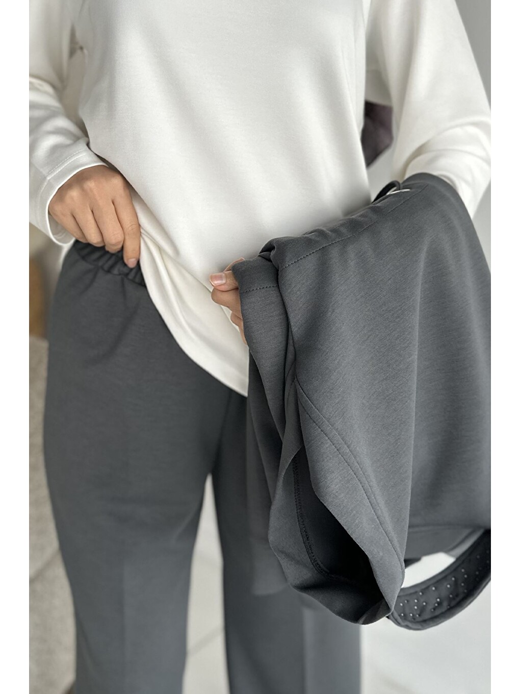 Gri Bel Lastikli Pantolon Taş İşlemeli Tunik Bluz Tesettür Üçlü Takım-9