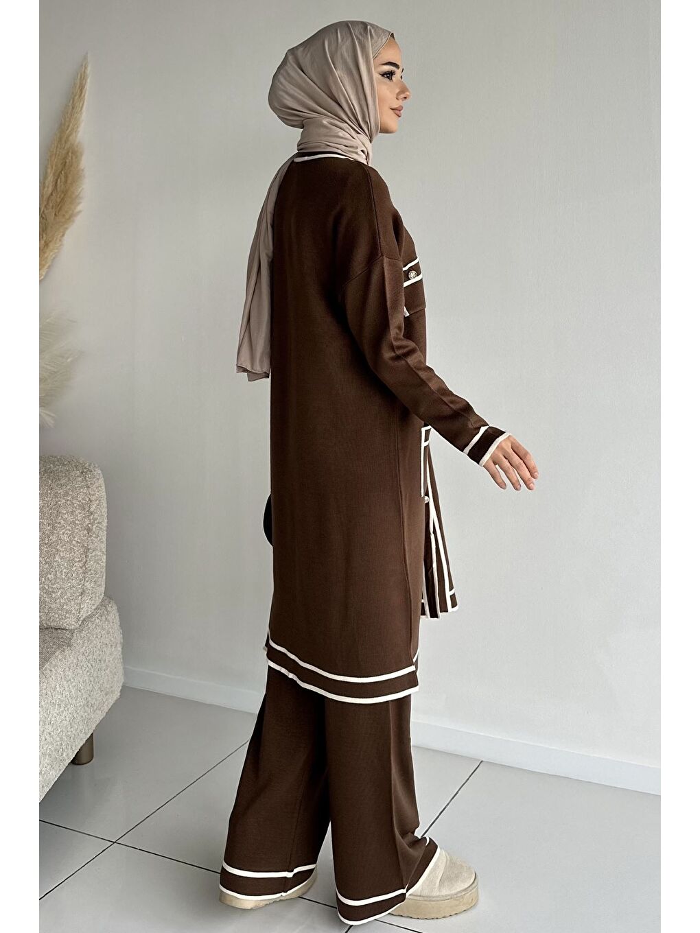 Kahverengi Ön Düğmeli Tesettür Triko Hırka Bel Lastikli Pantolon İkili Takım-5